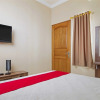 Отель RedDoorz Syariah near Mercu Buana University, фото 20