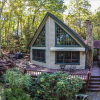Отель Swimming Bear Lodge 4 Bedroom House, фото 1