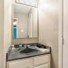 Отель Lsu Suite And Amenitized Building, фото 6
