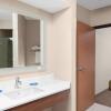 Отель Holiday Inn Express & Suites Interstate 90, an IHG Hotel, фото 46