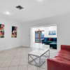 Отель Hollywood Hills 3BD Home w Backyard, фото 2