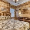 Отель The Wildlife Lodge - Great Location! Close To Tanger Outlets! 5 Bedroom Cabin by RedAwning, фото 14