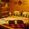 Отель New Song Appalachian Chink Style Cabin Features Foosball and Air Hockey Table by Redawning, фото 2
