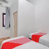 Отель OYO 92946 Dekna Homestay Syariah, фото 6