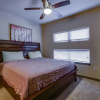 Отель Stay Smart Live Oak St Uptown Downtown, фото 28