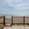 Отель Sunny Seafront Chalet - Sleeps 6, фото 18