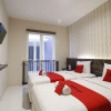 Отель RedDoorz Plus @ Airlangga Mataram, фото 4