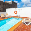Отель Villa Julianne 4: Heated Private Pool, Walk to Beach, A/C, WiFi, Car Not Required                   , фото 16