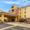 Отель La Quinta Inn & Suites by Wyndham Hot Springs, фото 36