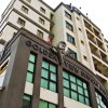 Отель Golden View Serviced Apartment в Танжунг-Токонг