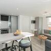 Отель Oxford City Centre apartment with parking!, фото 6
