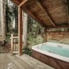 Отель 99mbr - Hot Tub - Wifi - Pets Ok - Bbq - Sleeps 6 2 Bedroom Home by RedAwning, фото 12