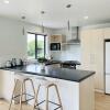 Отель Leisure Holiday Home Lake Hayes Easte Queenstown, фото 6