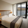 Отель The Rees Hotel, Luxury Apartments & Lakeside Residences, фото 47