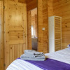 Отель 3-bed Lodge - Sleeps 7 - Hot Tub - Pet Friendly, фото 12