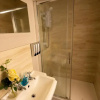 Отель Luxury City Centre Getaway - Prime Location Sleeps 7!, фото 17