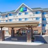 Отель Holiday Inn Express & Suites Fredericton, an IHG Hotel, фото 1