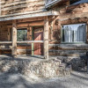 Отель Three Bears, 7 Bedrooms, Deck, Fireplace, Midtown, Grill, Sleeps 22, фото 1