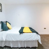 Отель Charming 2-bed Apartment in Purley, фото 4
