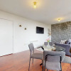 Отель Cosy Beautiful Urban Apartment at The Icon, фото 10