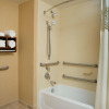 Отель Hampton Inn & Suites Pittsburgh-Meadow Lands, фото 12