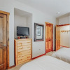 Отель Perfectly Placed 2 Bedroom Vacation Rental in Historic Downtown Breckenridge With Access to Hot Tub , фото 5