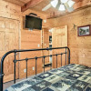 Отель Cabin w/ Hot Tub & Deck ~ 12 Mi to Pigeon Forge!, фото 2