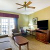 Отель La Quinta Inn & Suites by Wyndham Marble Falls, фото 12