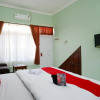 Отель RedDoorz Plus near Stadion Wijaya Kusuma, фото 24