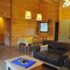 Отель Modern Chalet With Stove Located in the Forest, фото 4