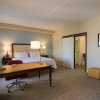 Отель Hampton Inn & Suites Tulsa Downtown, фото 3