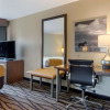 Отель Comfort Inn & Suites Market - Airport, фото 5