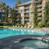 Отель Whistler Cascade Lodge в Уистлере