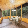 Отель Mountain View Bliss - Cozy 1BR Cabin, фото 16