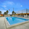 Отель Surf Dweller 610 is a Stunning Gulf Front 2 BR - Sleep 6 by Redawning, фото 15