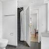 Отель Sanders Monarch - Nice 1-bdr Apt With Balconies, фото 16