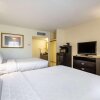 Отель Clarion Inn & Suites Central Clearwater Beach, фото 7