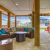 Отель Beach Buzz 4 Bedrooms 3 Bathrooms Home, фото 13
