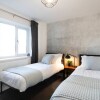 Отель Modern 3-Storey Apartment & Free Parking, фото 2