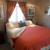 Отель Bogart's Bed and Breakfast в Ниагара-он-те-Лейке