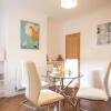 Отель Bright 3 bedroom townhouse near city centre, фото 9