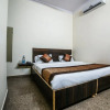 Отель UK Residency By OYO Rooms, фото 3
