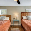 Отель Charming Bungalow W/hot tub 5min to Main St!, фото 4