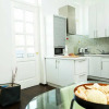 Отель Two Bedroom Suites Near The Parliament, фото 4
