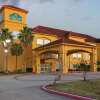 Отель La Quinta Inn & Suites by Wyndham Pearland - Houston South в Перленде