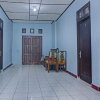 Отель OYO 92997 Villa Hj Karnadi, фото 2