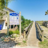 Отель Carolina Beach Lakefront House: Walk to Beach!, фото 1