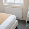 Отель Stylish 2 Bed with Free Private Parking, фото 4