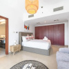 Отель Spacious 3BR with 180˚ Dubai Marina Views, фото 2