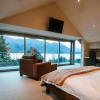 Отель Lakeside Rd - Lake Views - Sleeps 10, фото 9